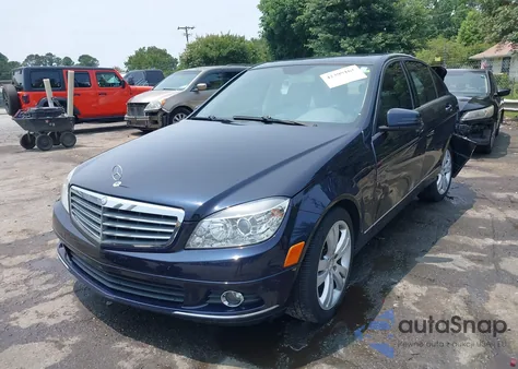 2010 Mercedes-Benz C 300 Luxury/Sport z USA, uszkodzony, nr VIN WDDGF5EB4AR108712